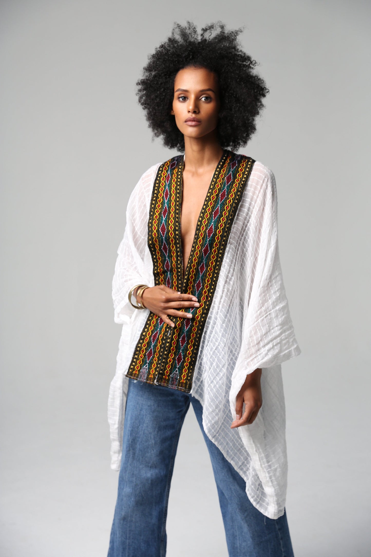 
                  
                    Our Firely Cardigan is handwoven using traditionally embroidering techniques and we contemporized it for every wear. Perfect for this spring/summer with jeans and a top, or a dress. Made it stylishly so you can always be effortlessly chic and in style. #ss22  meronmamo handwoven handcrafted Handmade sustainablefashion qualityafricanclothing adeyabebaofficial adeyabeba mmeron3 Shamayim firelycardigan slowfashion
                  
                